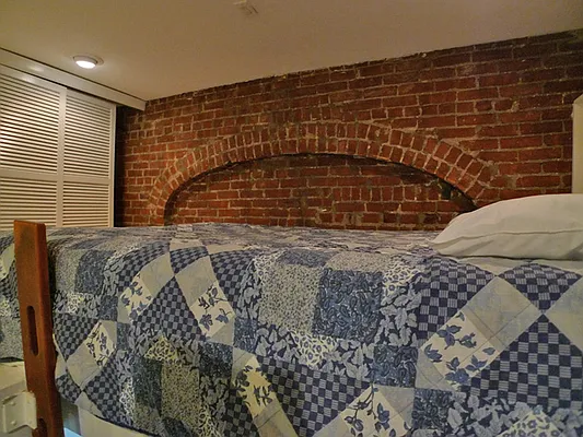 Rented by Aryeh Realty | media 18