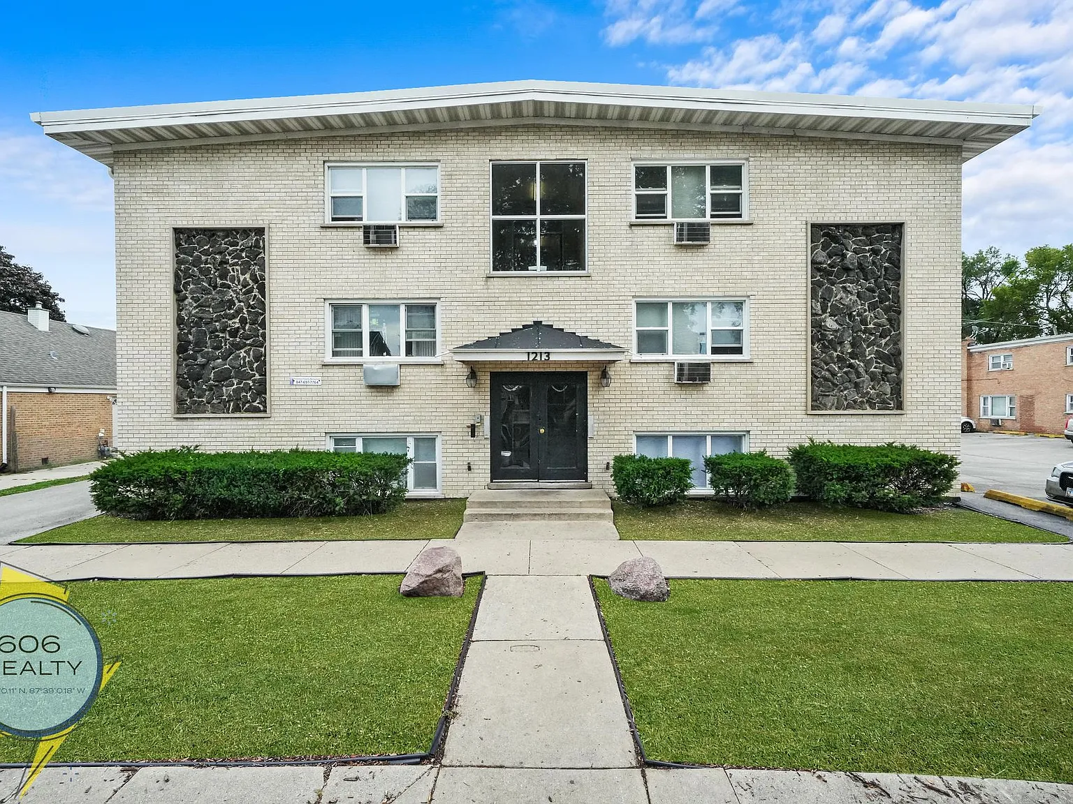 Melrose Park Apartments — Photo 1