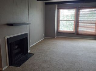 4000 S 56th St APT 381B, Lincoln, NE 68506