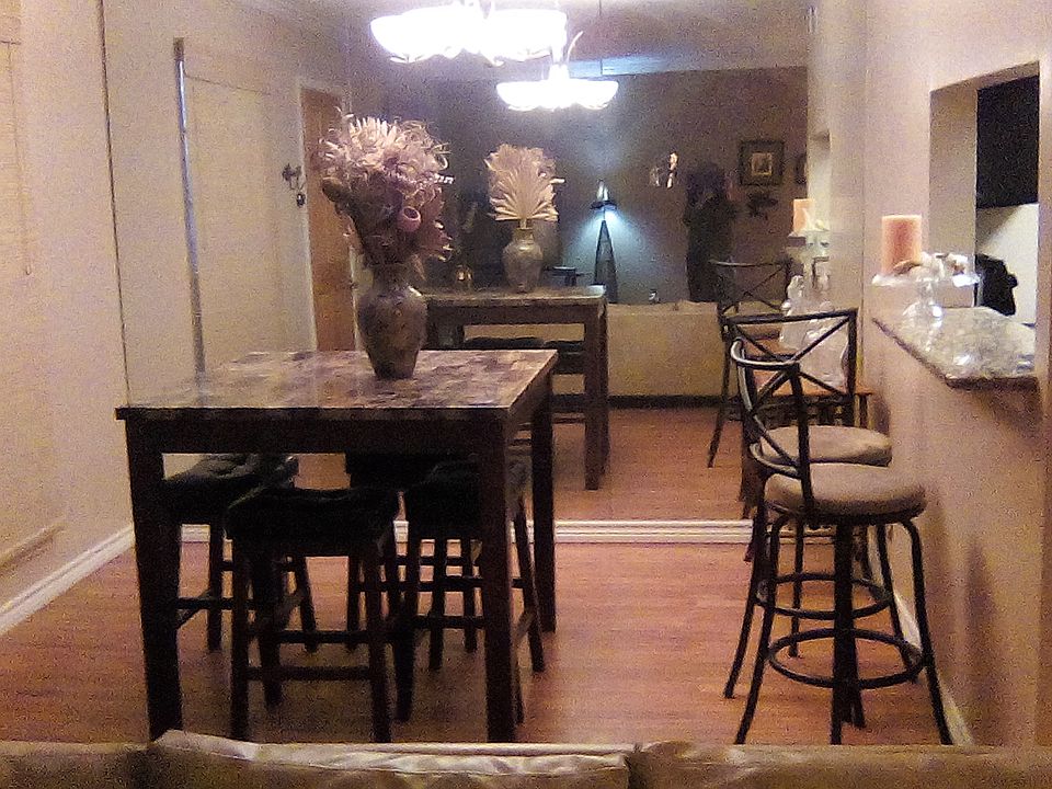 Dining Room and Breakfast Bar