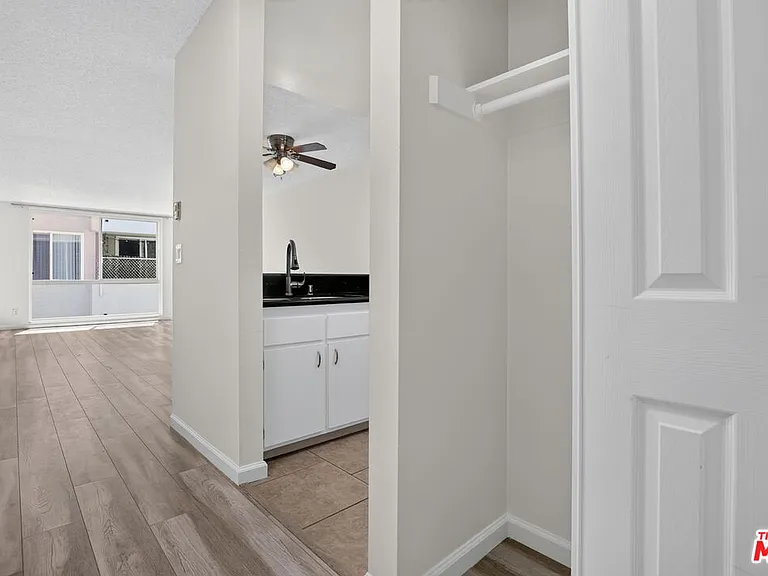 311 Montana Ave #302 — Photo 5