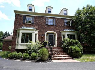 1 Riding Ridge Rd, Prospect, KY 40059