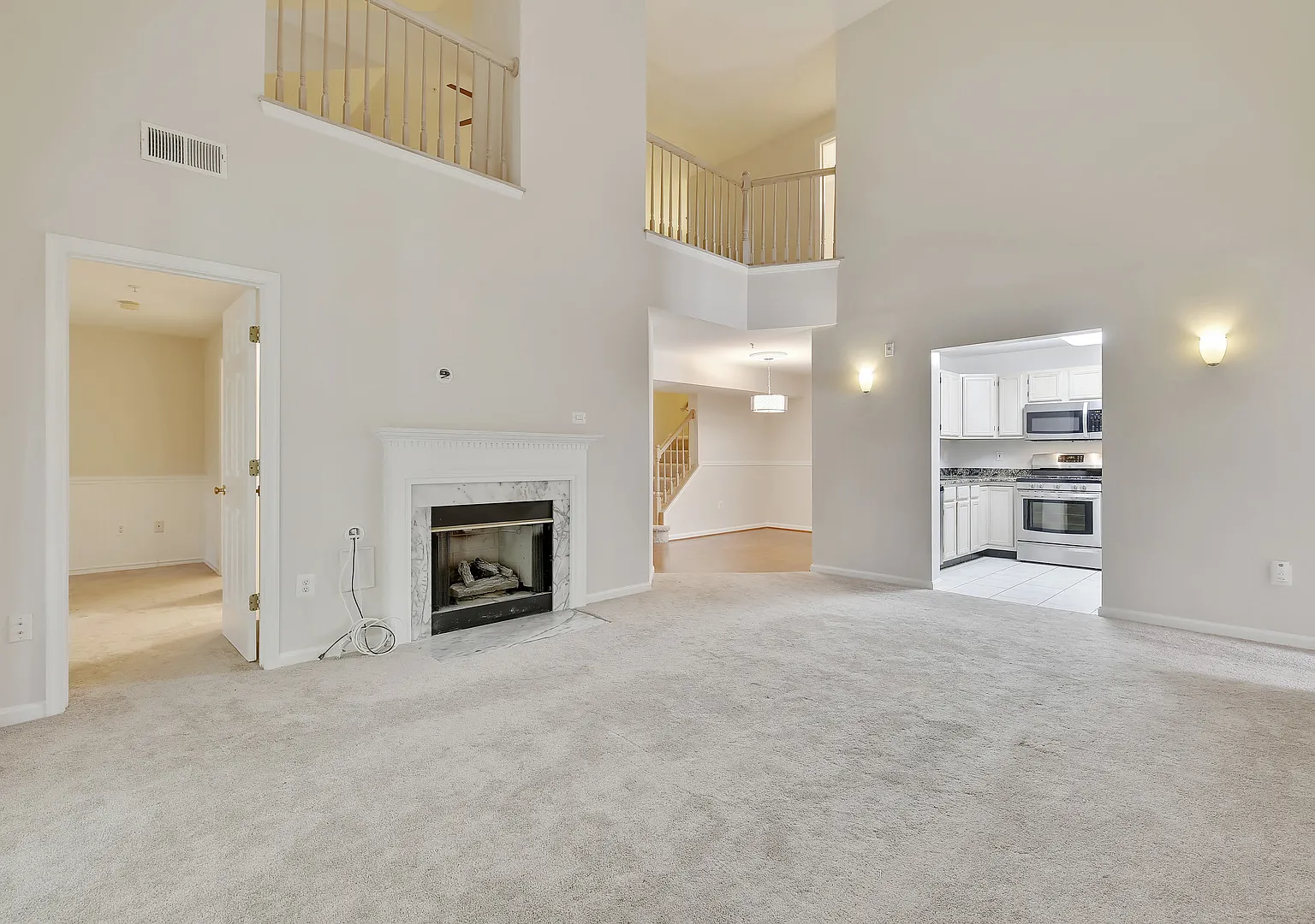Top-Floor 3BD/3BA seconds to Downtown Crown! — Photo 2