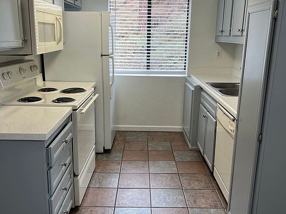 5th image of 13685 Cynthia Ln APT 27