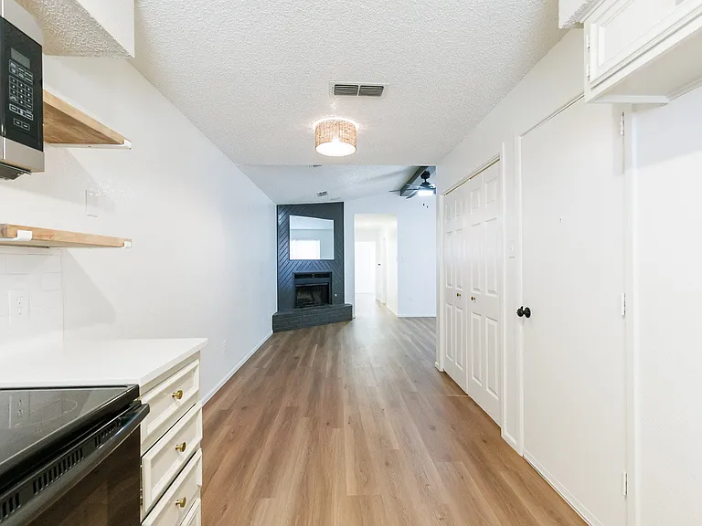 8214 Vernon Ave #B — Photo 12