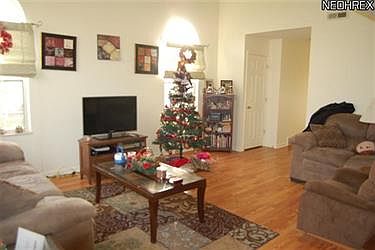 5th image of 8589 Wrenford Ct