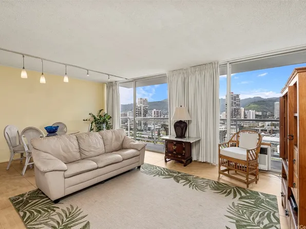 2233 Ala Wai Blvd APT 18C, Honolulu, HI 96815