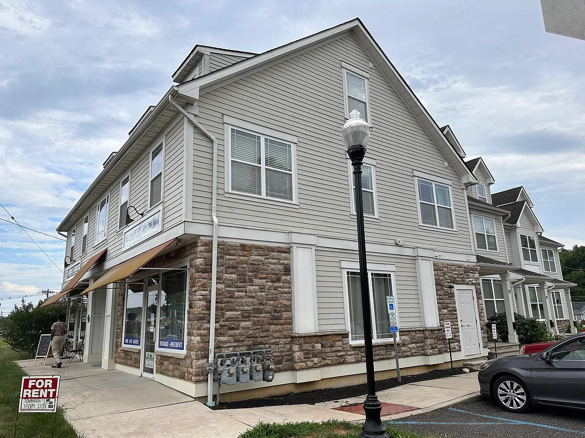 Building Photo - 1202 Woodlane Rd