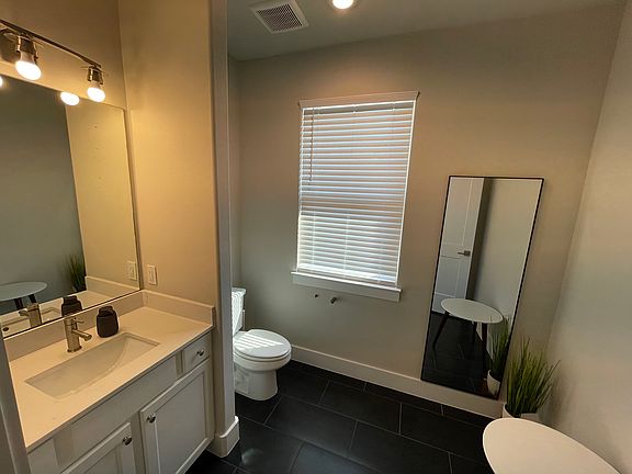 4th image of 316 W 34th St #4