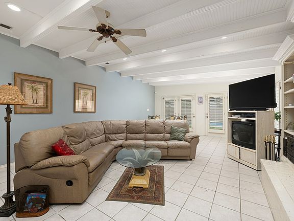 4th image of 121 E Palmetto Dr