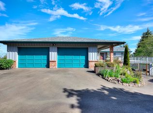 664 SE 35th St, South Beach, OR 97366