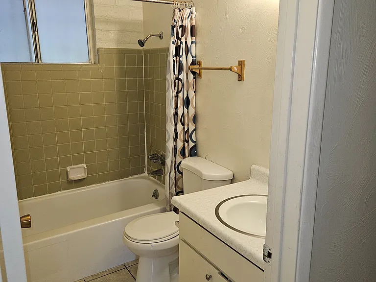 221 N Vine Ave #4 — Photo 11