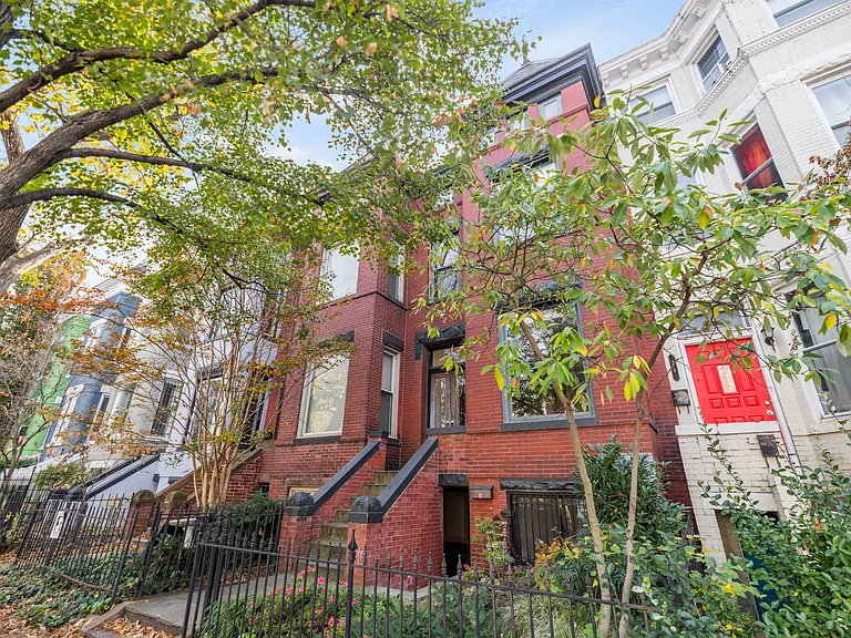 24 R St NW #B — Photo 3