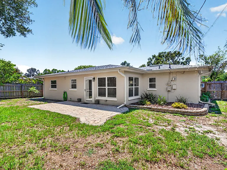 1521 San Roy Dr — Photo 24
