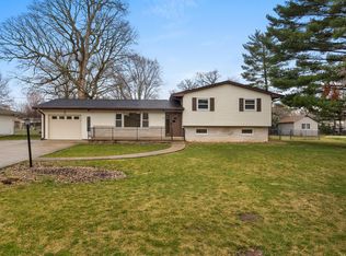 7 Cherry Ln, Villa Grove, IL