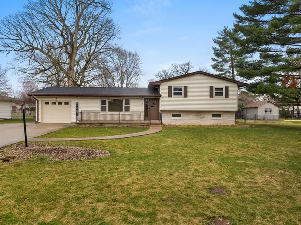 7 Cherry Ln, Villa Grove, IL 61956