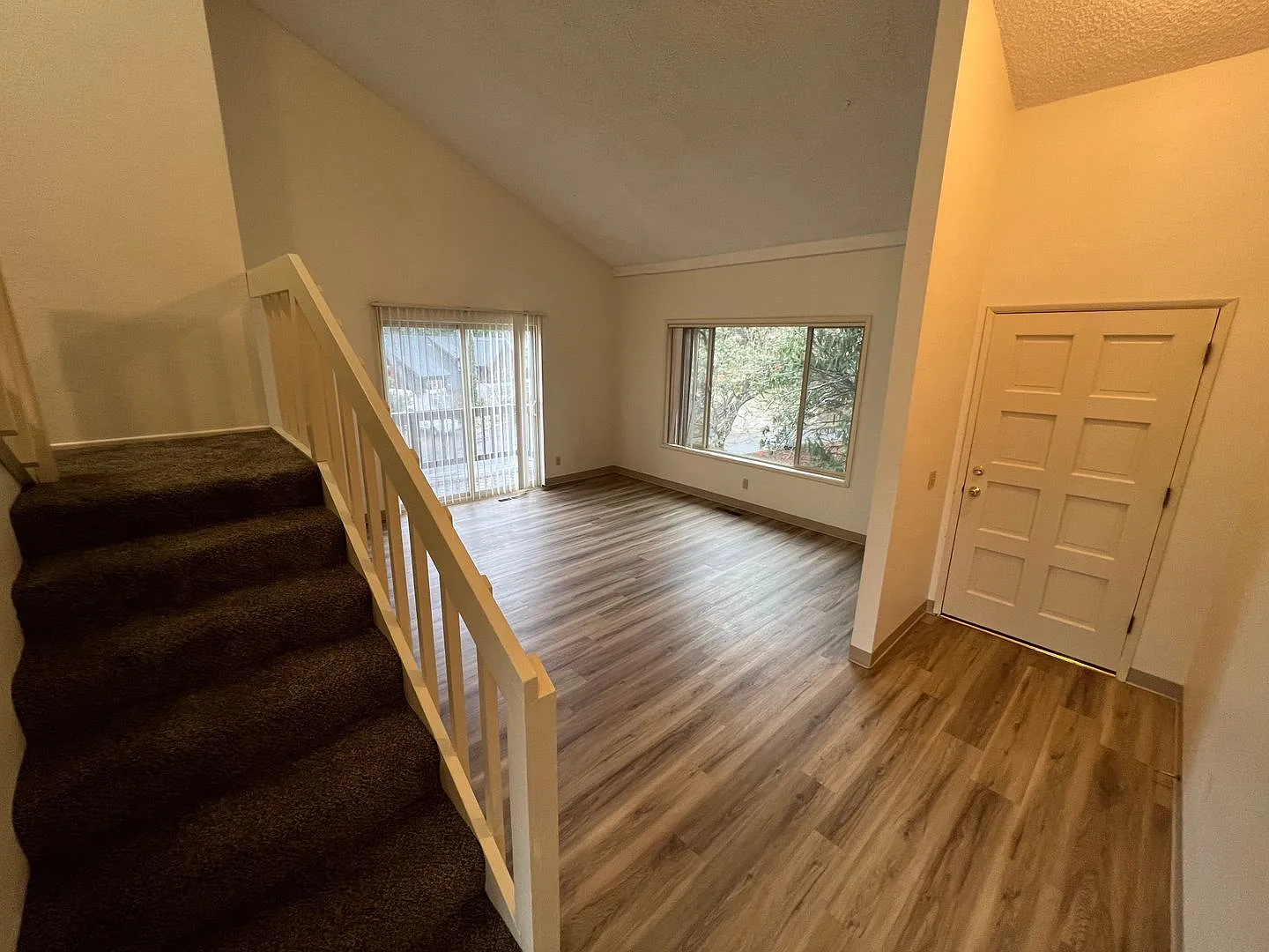2 Bedroom, 1.5 Bath Duplex in Southeast Eugene — Photo 3