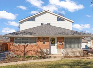 928 S Hillcrest Ave, Elmhurst, IL 60126