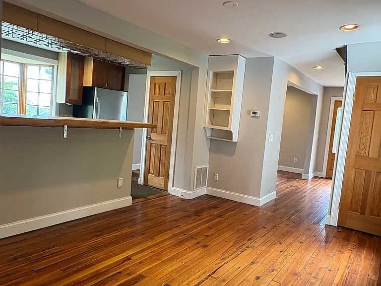 1203 W Johnson St — Photo 9