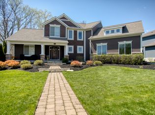 8631 Twin Lakes Dr, Jenison, MI 49428