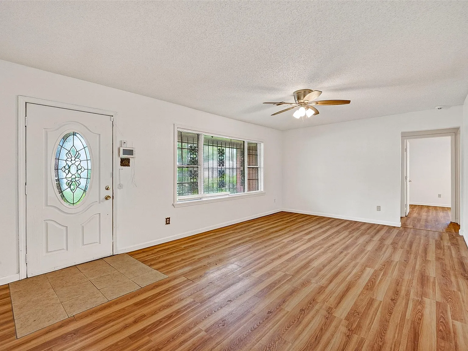 4 bed, 2.5 bath, 2095 sqft, $1,800 — Photo 3