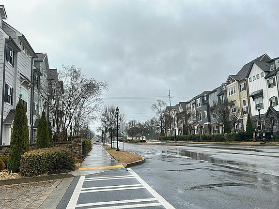 2nd image of 1058 Kirkland Cir