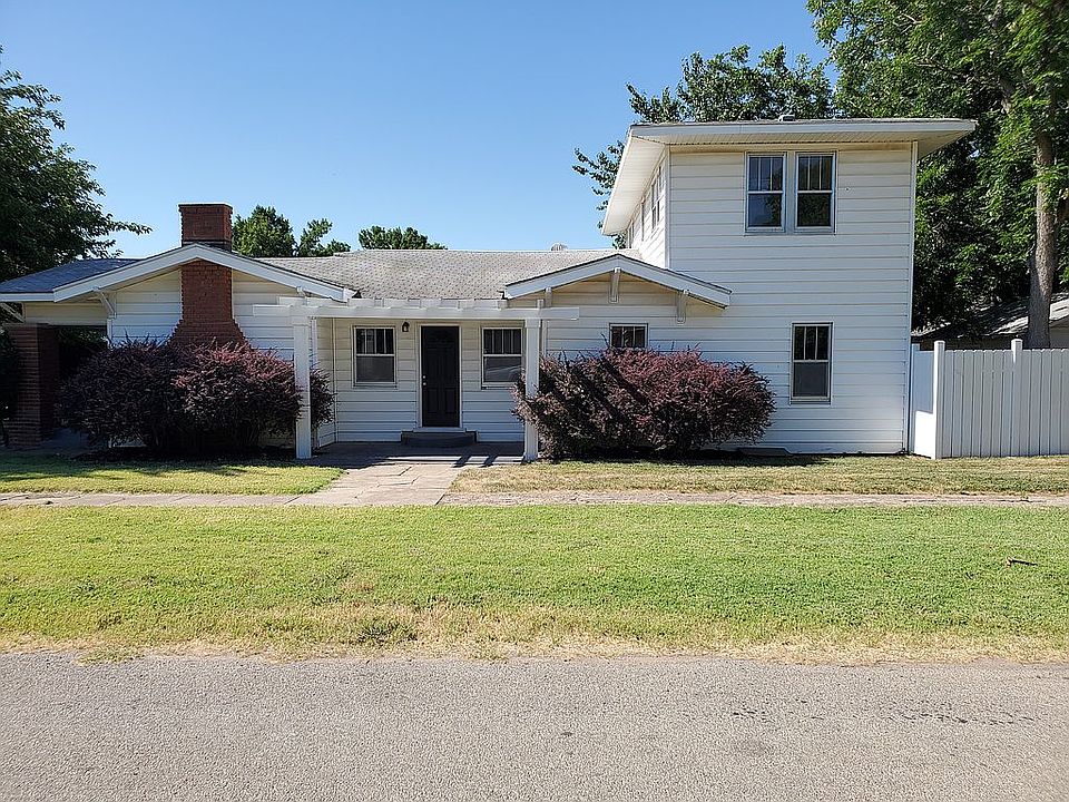 1st image of 302 S Elm St