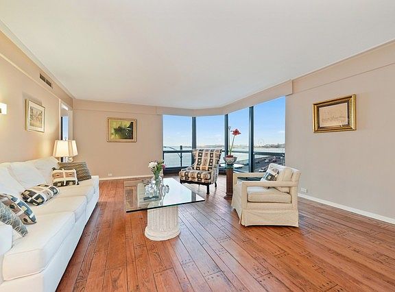 4th image of 990 N Lake Shore Dr APT 4A