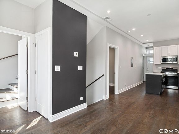 5th image of 1138 W Wellington Ave #2