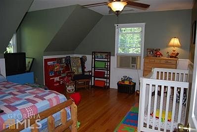 3rd image of 643 Chandler Heights Cir