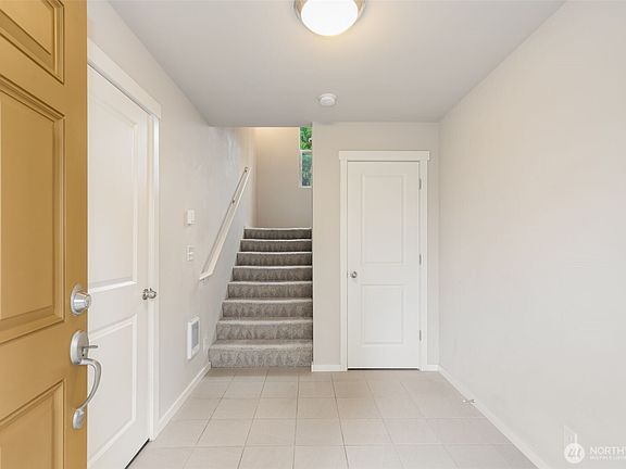 4th image of 314 Chelan Avenue NE