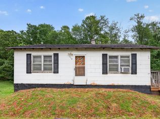 312 Chaney Ln, Gretna, VA 24557