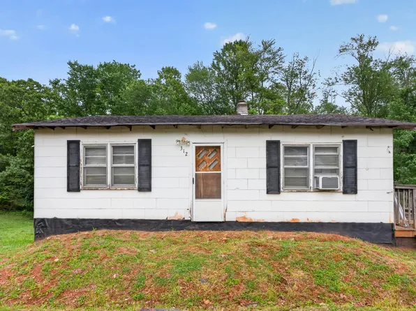 312 Chaney Ln, Gretna, VA 24557