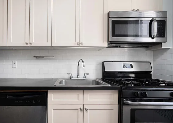 Rented by Waldstar Real Estate LLC | media 21