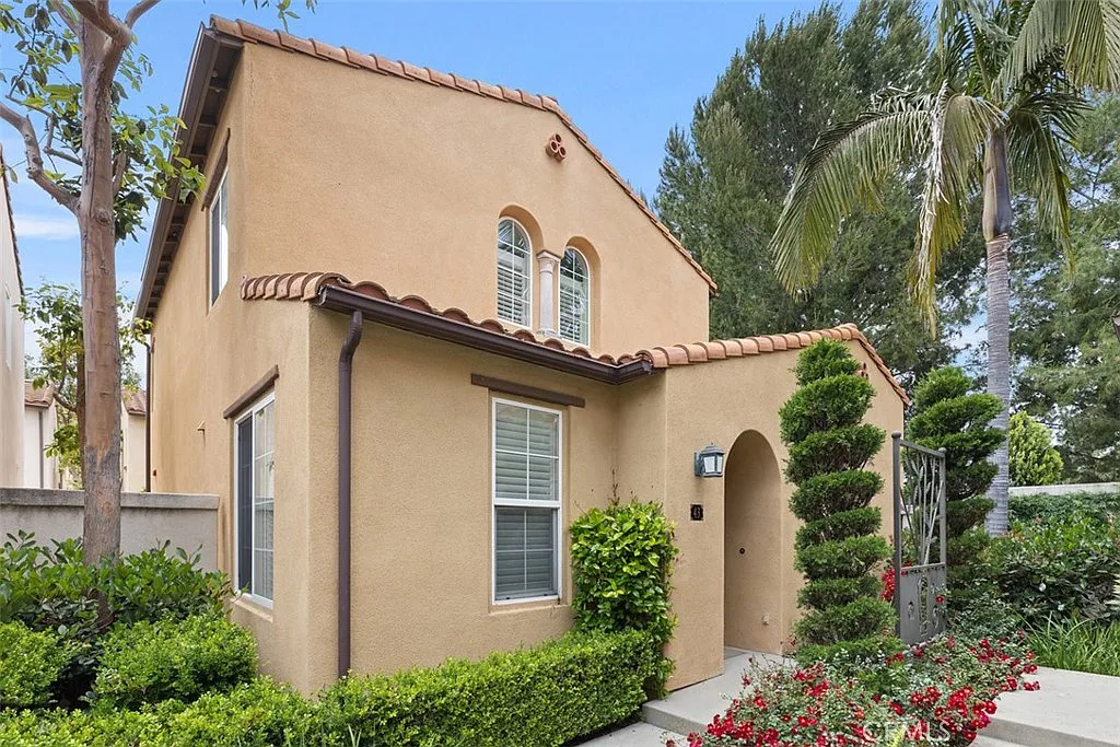 4 bed, 2.5 bath, 1534 sqft, $4,750 — Photo 1