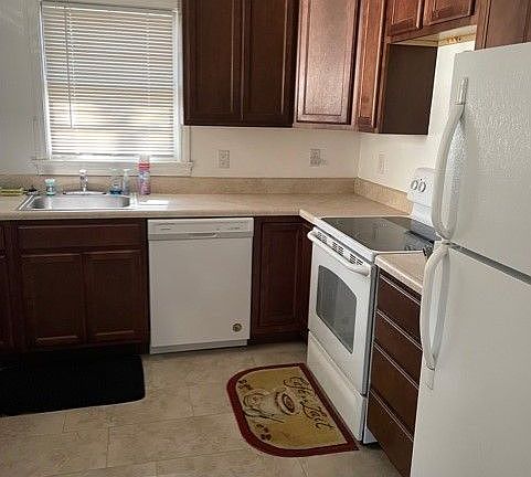 4th image of 3060 N 15th Ave #1