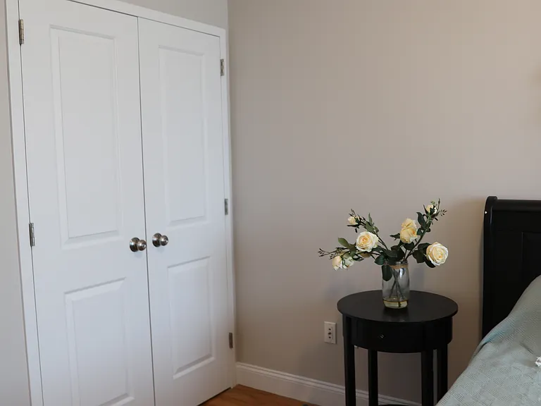 20-12 31st St #2F — Photo 6
