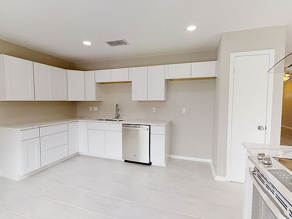 4th image of 9426 Valley Bend