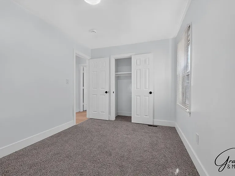 7653 Dolphin — Photo 12