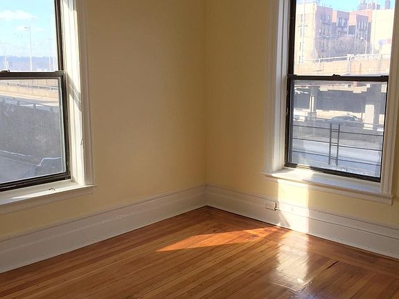 3rd image of 9 Pinehurst Ave APT 2C