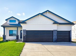 1570 Werthman Dr, Waukee, IA 50263