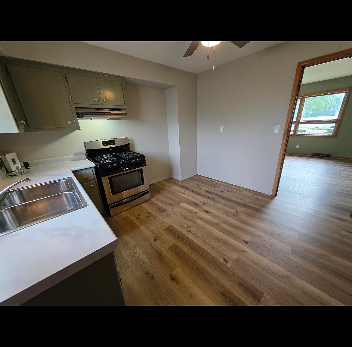 8534 W Villard Ave — Photo 4