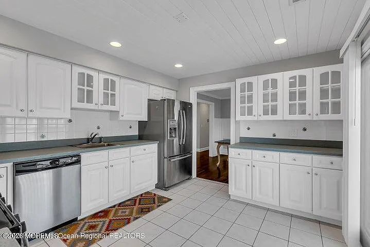 19 Bradley Ave — Photo 11