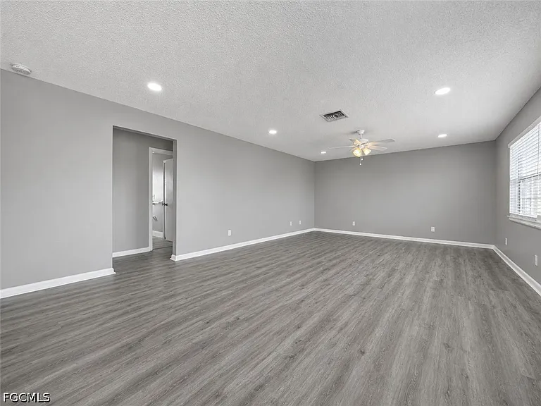 3509 SE 15th Pl #3 — Photo 2