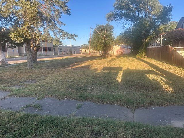 1st image of 901 Oak Ave