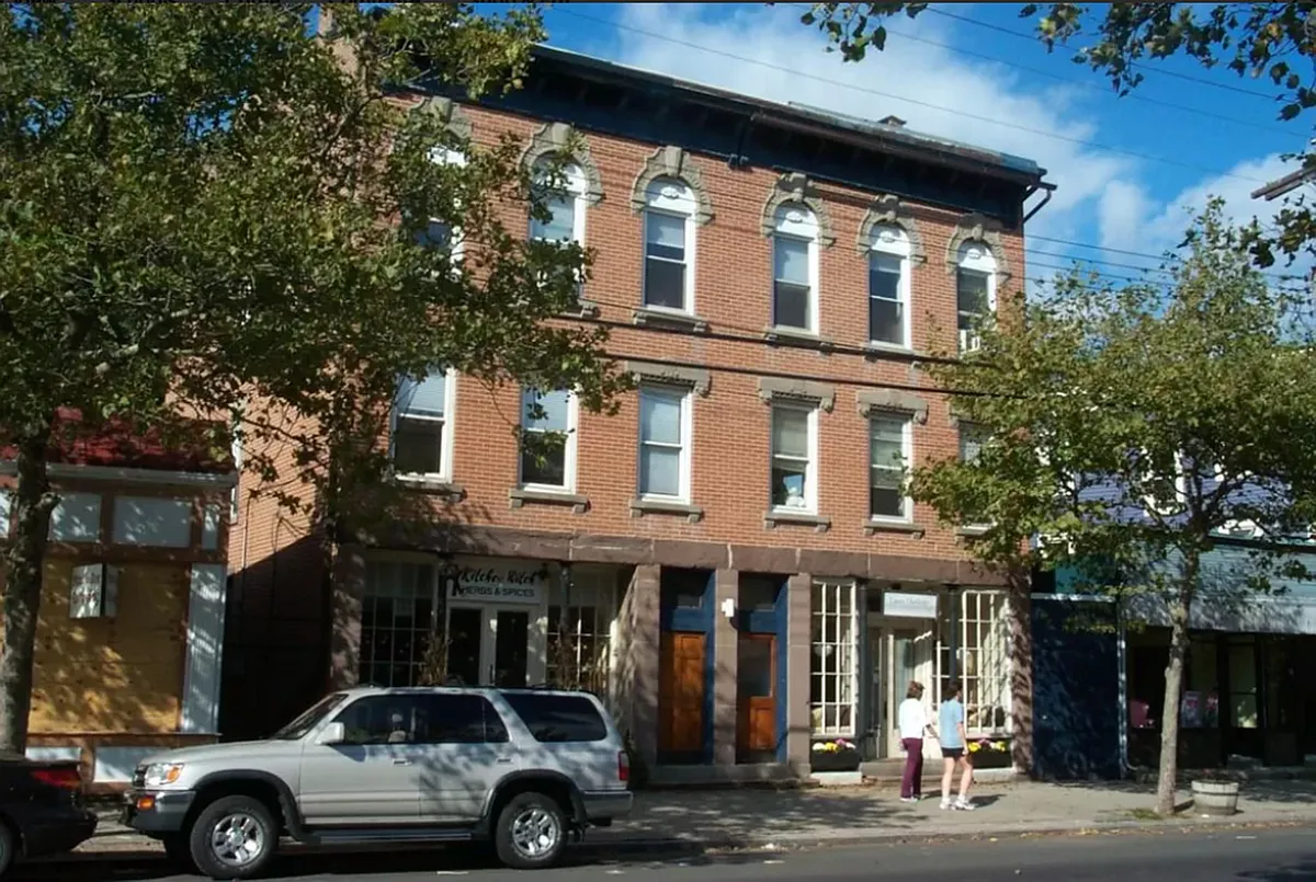 Building Photo - 924 State St #7