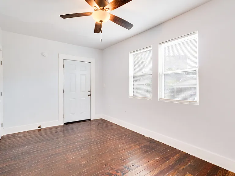 406 Voorhies St #B — Photo 6