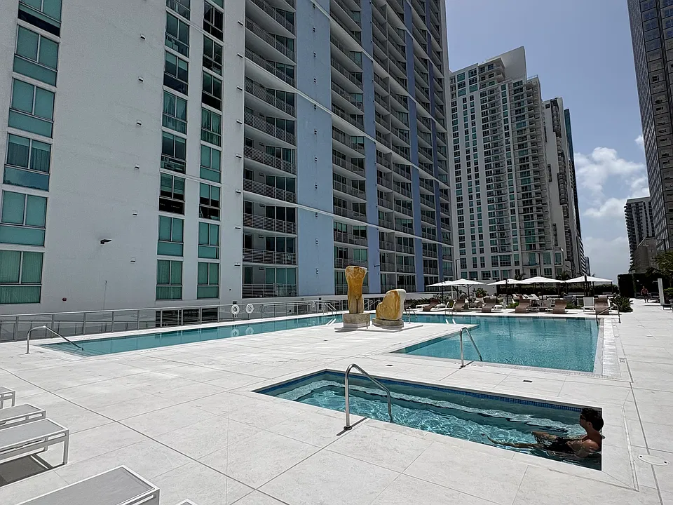 325 S Biscayne Blvd #221
