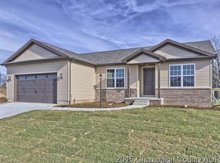 508 Prairie Crossing Dr, Mahomet, IL 61853