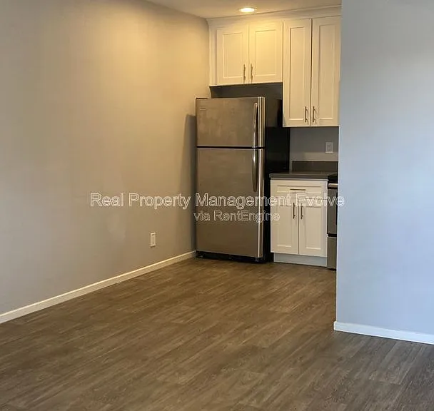 908 W 2nd St #6 — Photo 1